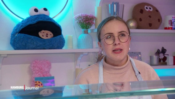 Pauline Hellfritsch in ihrem Cookie-Shop. © Screenshot 