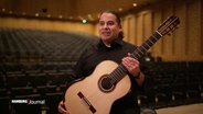 Der Gitarrist Alejandro Carrillo Gamboa in der Elbphilharmonie © Screenshot 