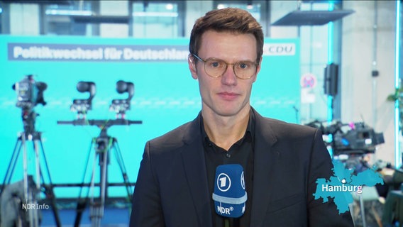 Reporter Johannes Jolmes berichtet aus Hamburg. © Screenshot 