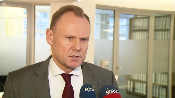 Hamburgs Innensenator Andy Grote im Interview mit dem NDR. © Screenshot 