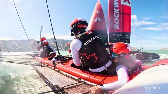 Ein kanadisches Segelteam nimmt mit einem Katamaran an der SailGP teil. © Screenshot 