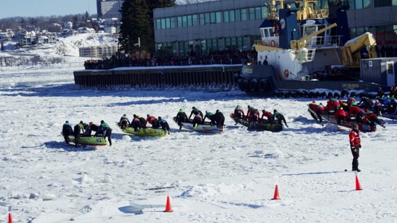 Eiskanu-Rennen in der kanadischen Province Québec. © Screenshot 