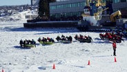 Eiskanu-Rennen in der kanadischen Province Québec. © Screenshot 