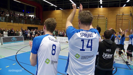 Das Volleyball-Team in der Strelitzhalle. © Screenshot 