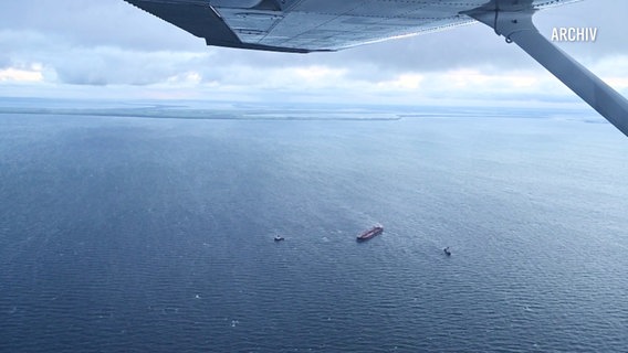 Ein Tanker fährt auf der Ostsee. © Screenshot 