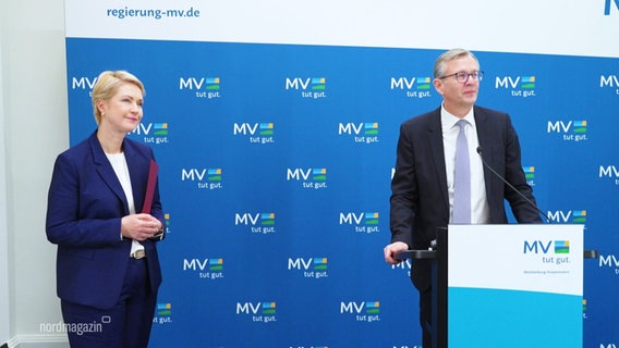 Finanzminister Heiko Geue und Ministerpräsidentin Schwesig. © Screenshot 