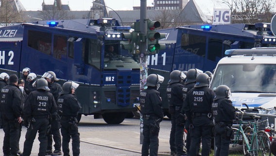 Einsatzkräfte der Polizei. © Screenshot 