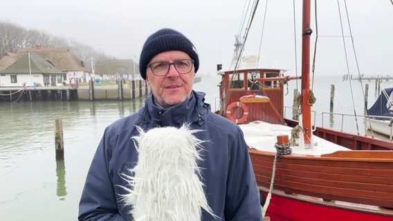 Stefan Kreibohm vom NDR Wetterstudio auf Hiddensee präsentiert das Wetter © Screenshot 