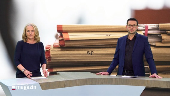 Harriet Heise und Christopher Scheffelmeier moderieren das Schleswig-Holstein Magazin um 19:30 Uhr. © Screenshot 