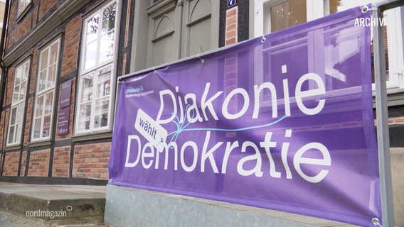 Ein Banner mit der Aufschrift Diakonie Demokratie. © Screenshot 