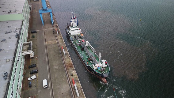 Der Tanker Annika in Stralsund. © Screenshot 