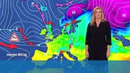 Eine Meteorologin steht vor einer Wettergrafik. © Screenshot 