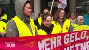 Mitarbeitende des Klinikums Oldenburg demonstrieren für höhere Löhne. © Screenshot 