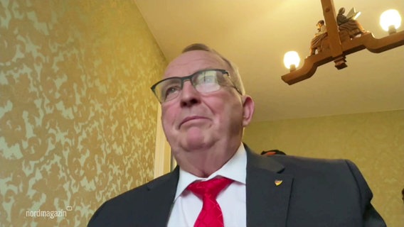 Der Landwirtschaftsminister Mecklenburg-Vorpommerns, Till Backhaus (SPD), in einer Videokonferenz © Screenshot 