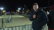 Reporter Moritz Schröder berichtet von der WM-Qualifikation im Strandkorb-Tragen aus Ahlbeck. © Screenshot 