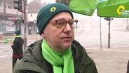 Der Politiker Till Steffen (Grüne) beim Wahlkampf in Eimsbüttel. © Screenshot 