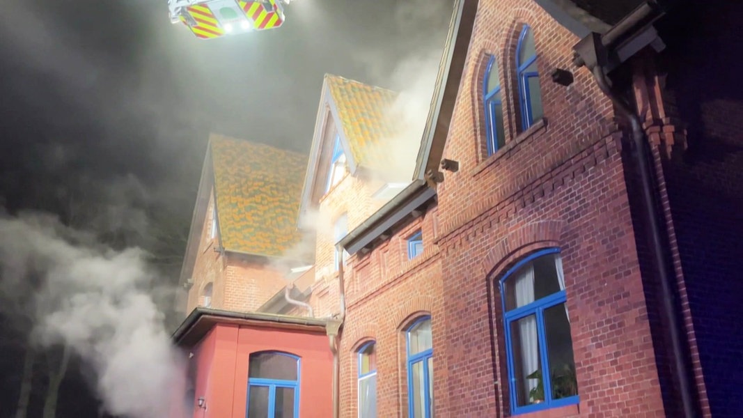 Rund 500.000 Euro Schaden: Brand im Gutshaus Dumsevitz auf Rügen