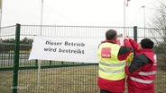 Ein Paketzentrum der Deutschen Post wird bestreikt. © Screenshot 