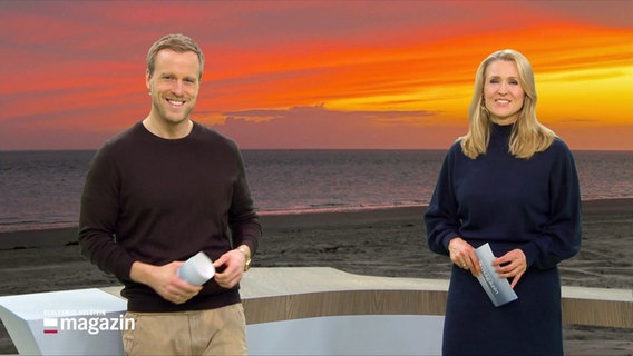 Gabi Lüeße und Henrik Hanses moderieren das Schleswig-Holstein Magazin. © Screenshot 