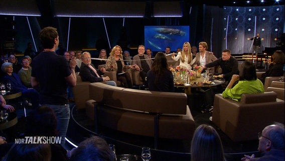 Talkrunde mit Gästen der NDR Talk Show. © Screenshot 