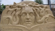 Eine Medusa aus Sand. © Screenshot 