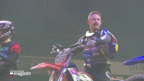 Luc Ackermann auf seinem Motorrad. © Screenshot 