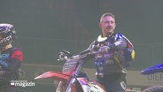 Luc Ackermann auf seinem Motorrad. © Screenshot 