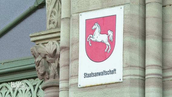 Ein Schild mi der Aufschrift "Staatsanwaltschaft". © Screenshot 