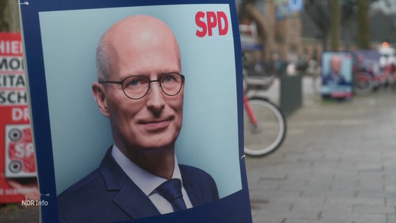 Ein Wahlplakat der SPD mit Peter Tschentscher. © Screenshot 