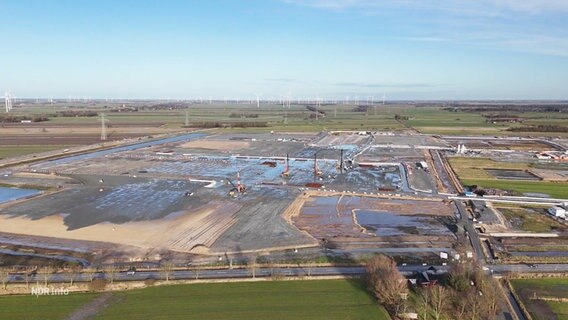 Das Gelände der Northvolt Fabrik in Schleswig-Holstein aus der Luft betrachtet. © Screenshot 