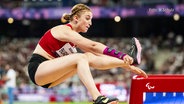 Laura Burbulla, Leichtathletin aus Wolfsburg, beim Weitsprung. © Screenshot Foto: M. Schulz