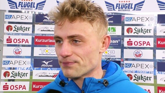 Ein Rostockspieler im Interview. © Screenshot 