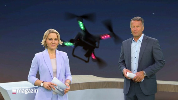 Marie-Luise Bram und Gerrit Derkowski moderieren das Schleswig-Holstein Magazin. © Screenshot 