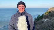 Stefan Kreibohm moderiert das Wetter von der Insel Hiddensee. © Screenshot 