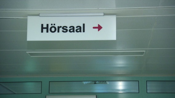 Schild "Hörsaal" © Screenshot 