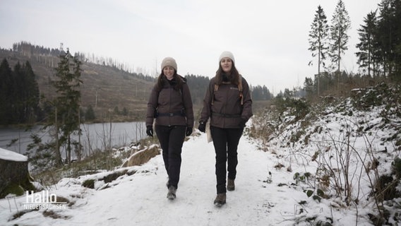 Julia Gall und Maria Müller wandern durch den Harz. © Screenshot 