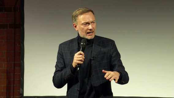 FDP-Parteichef Christian Lindner spricht bei einer Wahlkampfveranstaltung in Hamburg. © Screenshot 