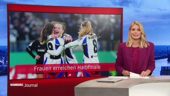 Eine Nachrichtensprecherin präsentiert die Meldung: "Frauen erreichen Halbfinale". © Screenshot 