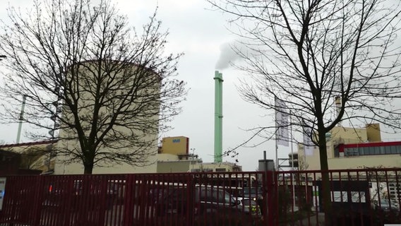 Verbranntes Kokain: Rauchender Schlot der Müllverbrennungsanlage in Hamburg-Billbrook. © Screenshot 