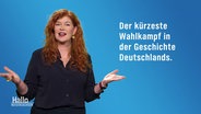 Journalistin Sophie Mühlmann vor blauem Hintergrund in der Farbe des NDR, daneben der eingeblendete Satz: "Der kürzeste Wahlkampf in der Geschichte Deutschlands." © Screenshot 