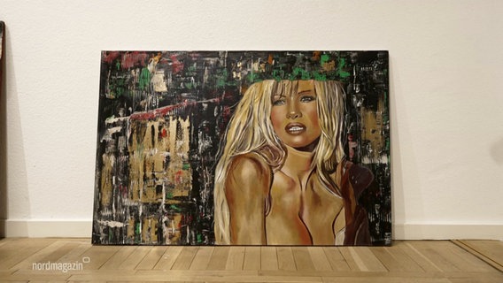 Portrait von Pamela Anderson, gemalt von der Künstlerin Sylvia Vandermeer. © Screenshot 