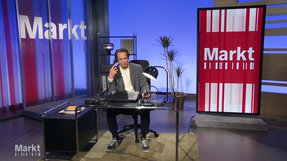 Jo Hiller moderiert "Markt". © Screenshot 