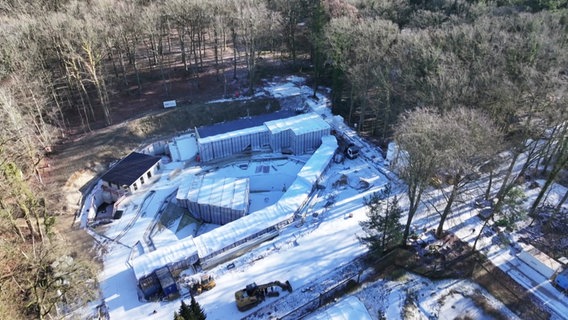 Die Baustelle der neuen Robbenanlage im Rostocker Zoo von oben. © Screenshot 