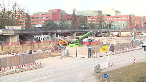 Arbeiten auf einer Großbaustelle in Hamburg © Screenshot 