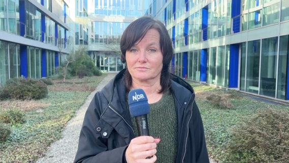 NDR-Reporterin  Elke Spanner © Screenshot 