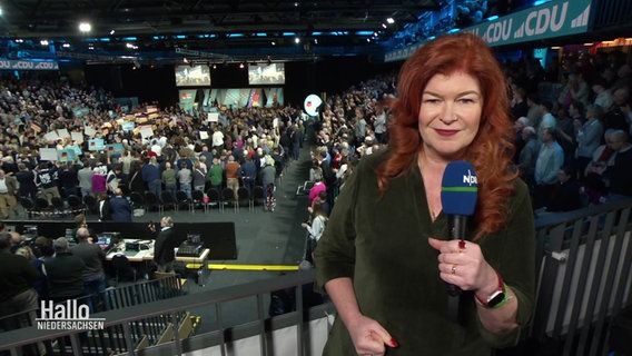 Reporterin Sophie Mühlmann von der Wahlkampfveranstaltung der CDU in Vechta. © Screenshot 