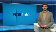 Daniel Anibal Bröckerhoff moderiert NDR Info. © Screenshot 