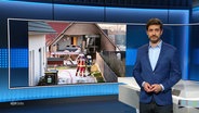 Daniel Anibal Bröckerhoff moderiert NDR Info um 21:45 Uhr. © Screenshot 