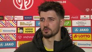 St.-Pauli-Keeper Nikola Vasilj gibt nach seinem unglücklichen Patzer bei der 0:2-Niederlage in Mainz ein Interview. © Screenshot 