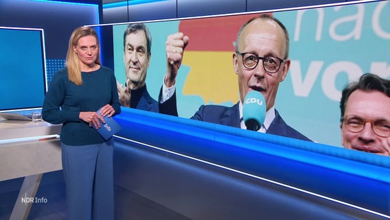 Juliane Möcklinghoff moderiert. © Screenshot 